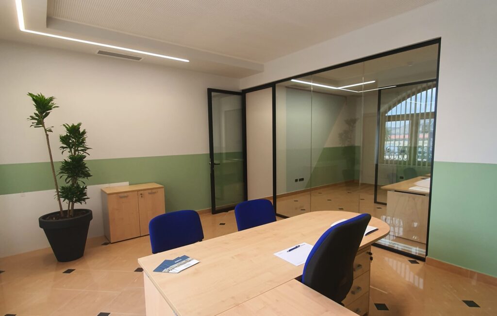 ufficio arredato design green in business center 